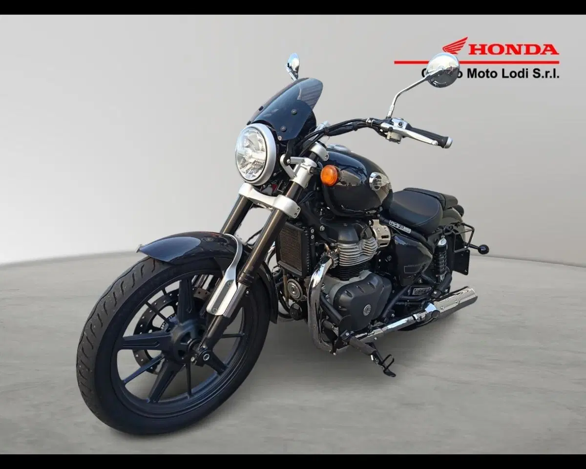 Royal Enfield Super Meteor 650 (2023 - 26) (4)