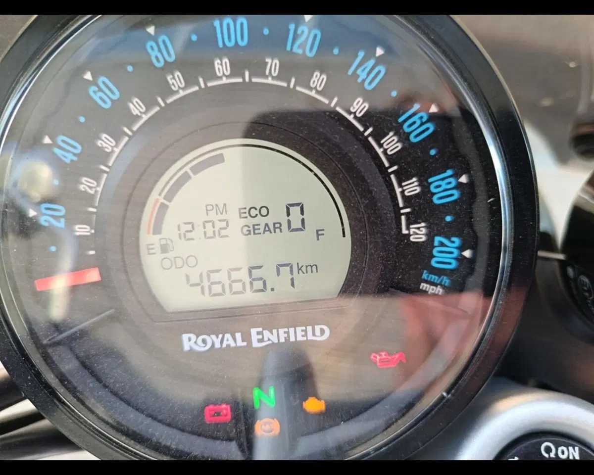 Royal Enfield Super Meteor 650 (2023 - 26) (5)