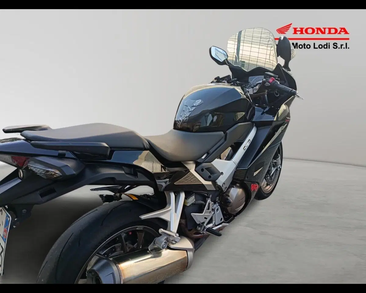 Honda VFR 800 F (2014 - 16) (6)