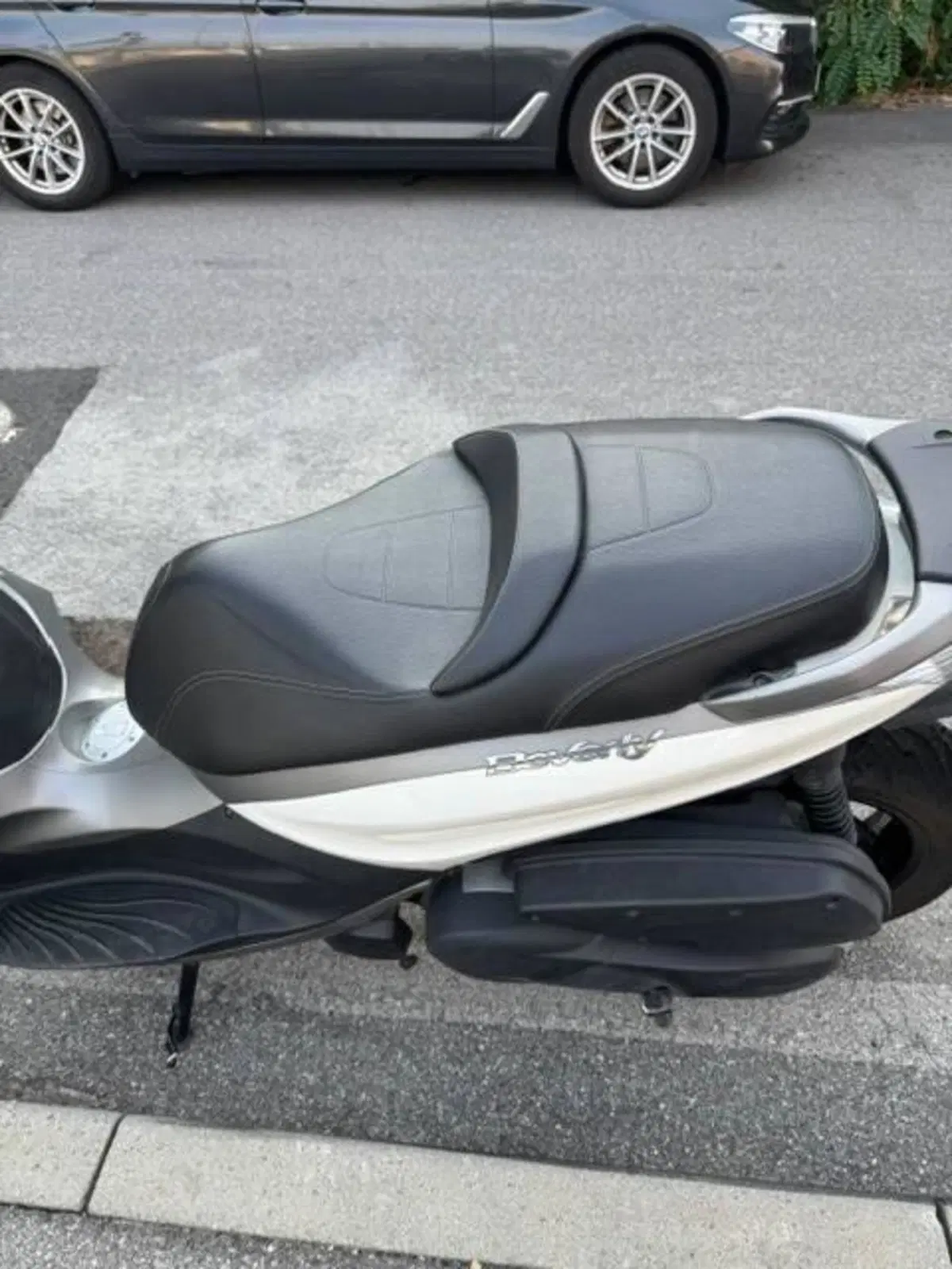 Piaggio Beverly 350 SportTouring ie ABS (2011 - 17) (2)