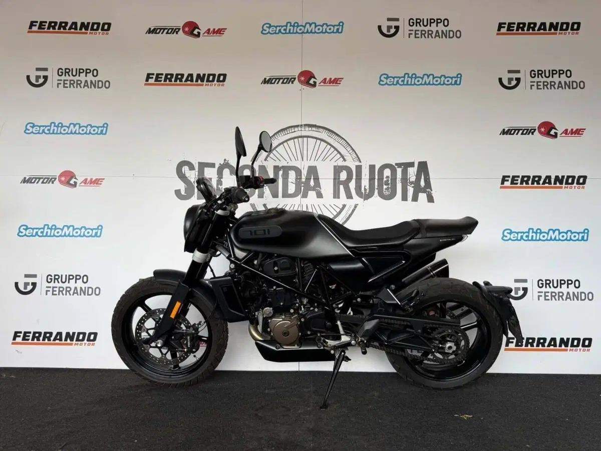 Husqvarna Svartpilen 701 (2020) (2)