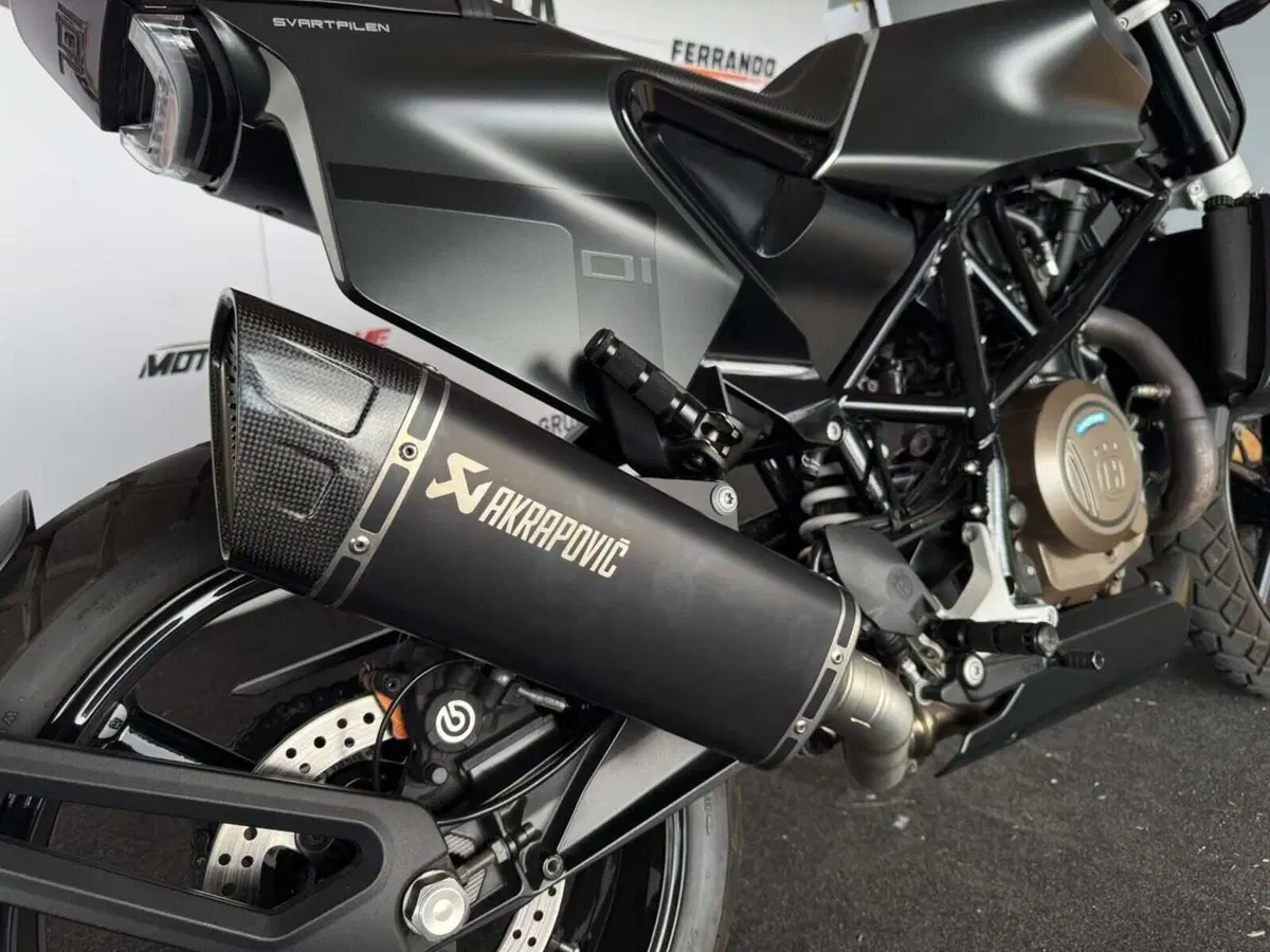 Husqvarna Svartpilen 701 (2020) (3)