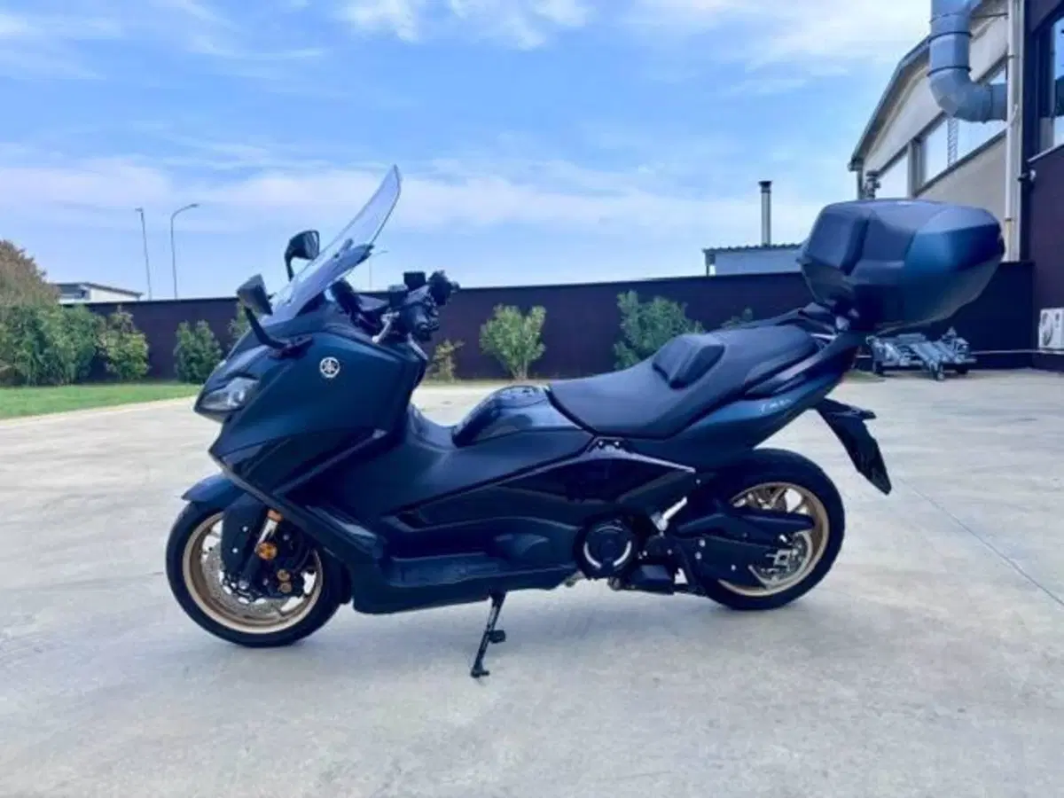 Yamaha T-Max 560 Tech Max (2022 - 24) (2)
