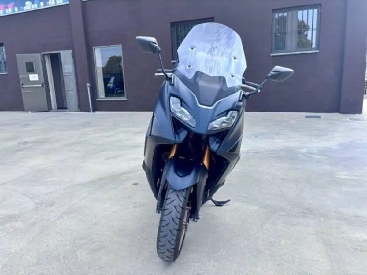 Yamaha T-Max 560 Tech Max (2022 - 24) (3)