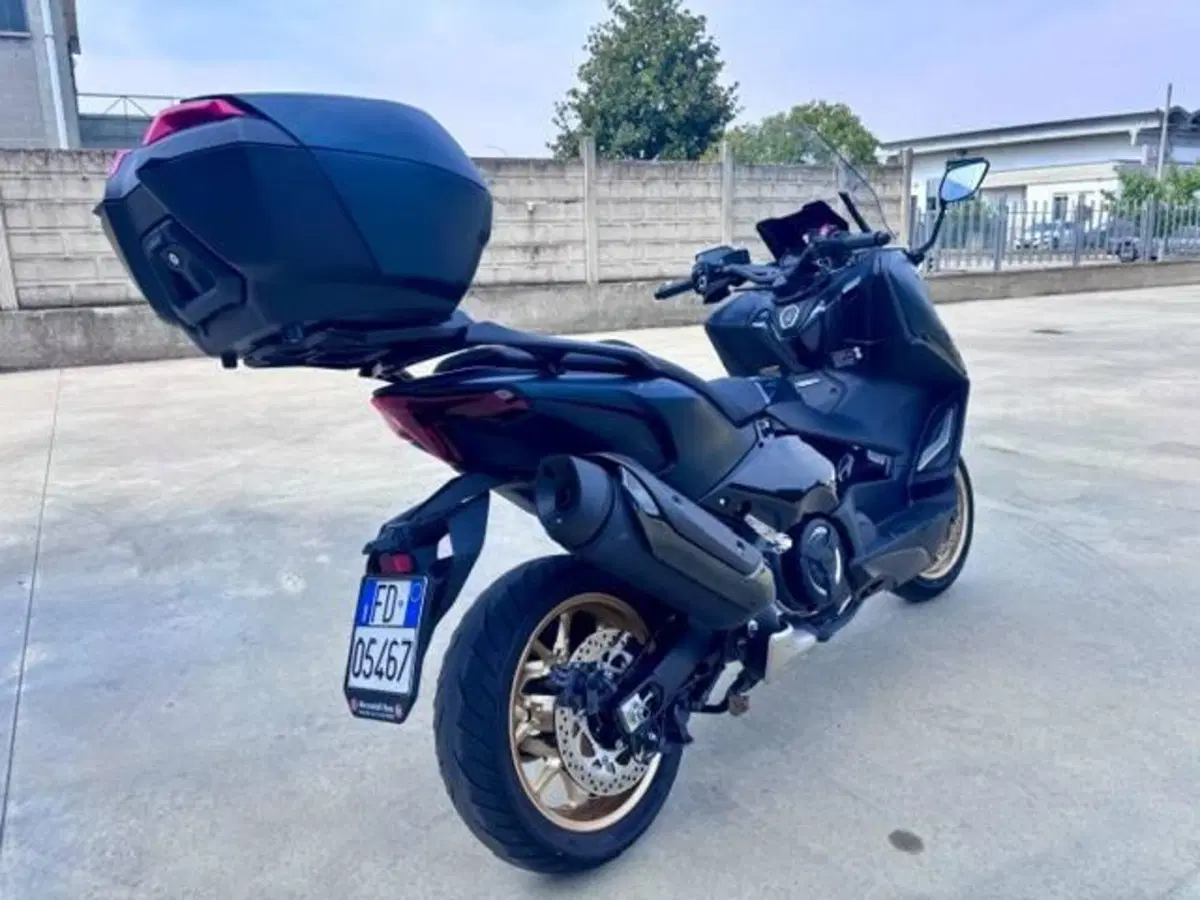 Yamaha T-Max 560 Tech Max (2022 - 24) (6)