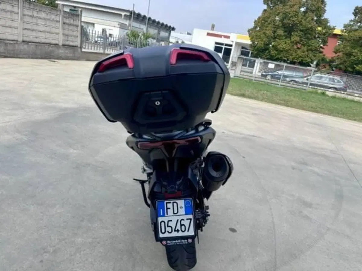 Yamaha T-Max 560 Tech Max (2022 - 24) (7)
