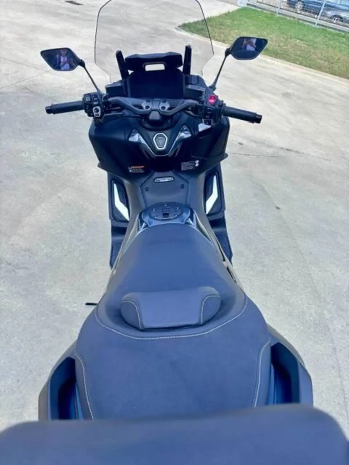 Yamaha T-Max 560 Tech Max (2022 - 24) (8)