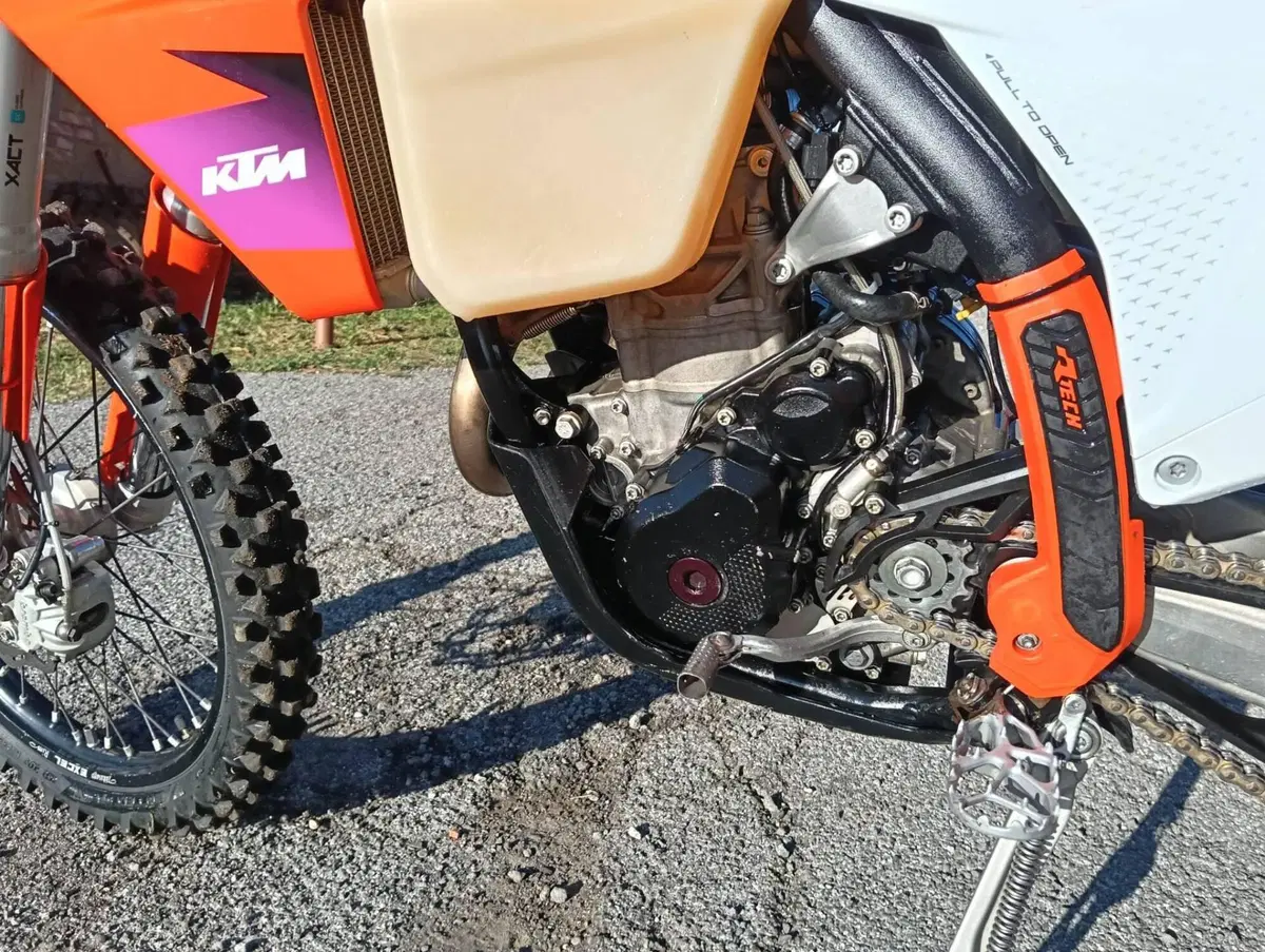 KTM 350 EXC-F (2024) (4)