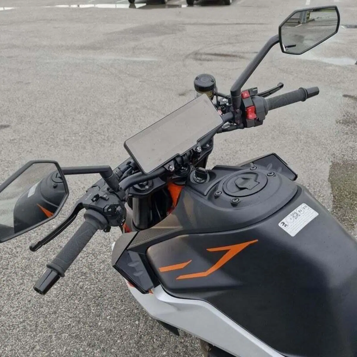 KTM 990 Duke R (2026) (10)