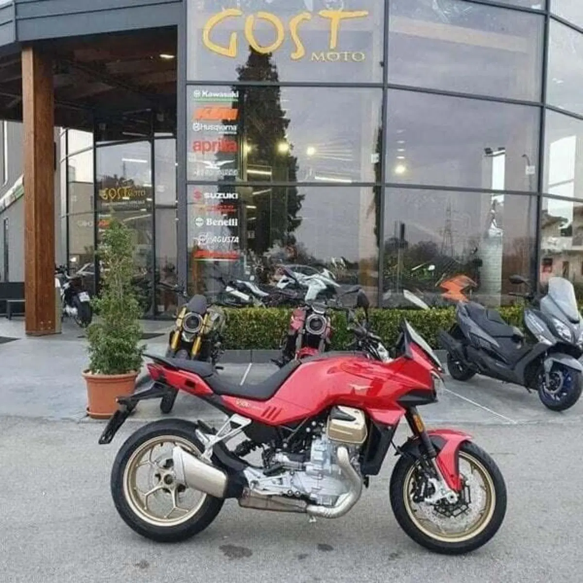 Moto Guzzi V100 Mandello (2025 - 26) (2)