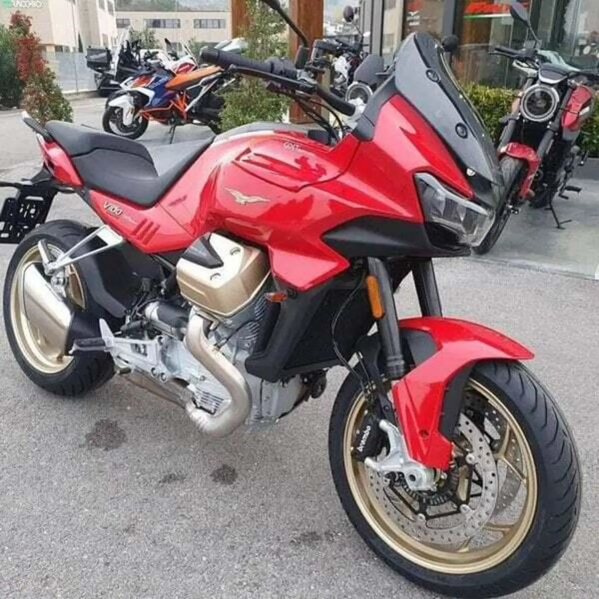 Moto Guzzi V100 Mandello (2025 - 26) (5)