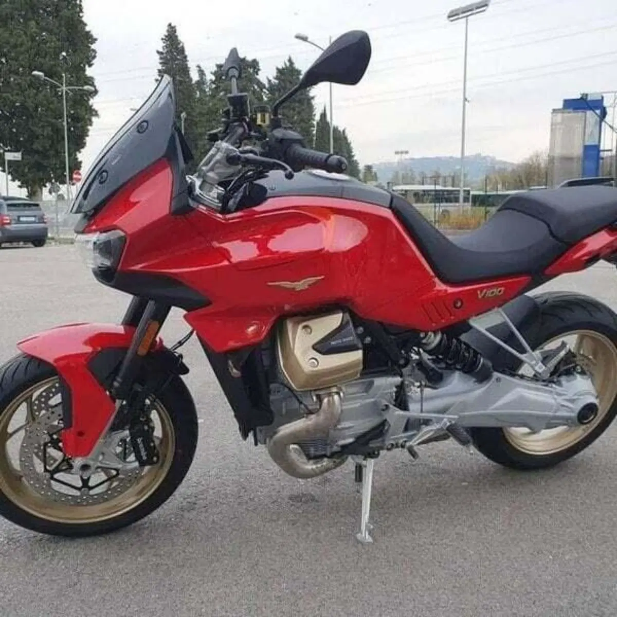Moto Guzzi V100 Mandello (2025 - 26) (6)