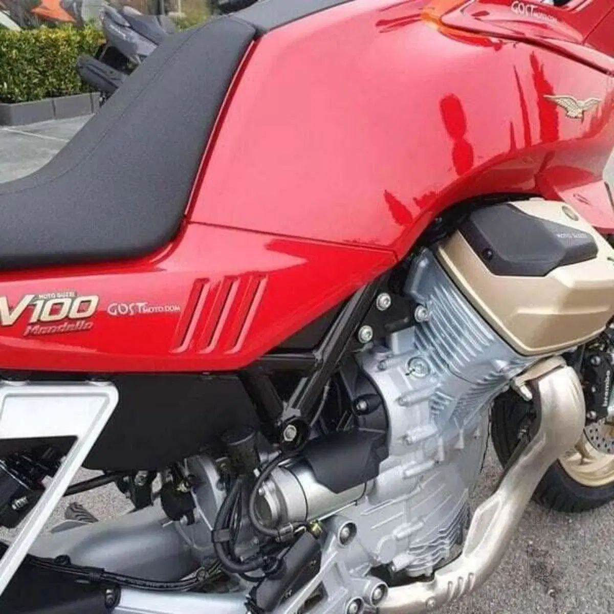 Moto Guzzi V100 Mandello (2025 - 26) (7)