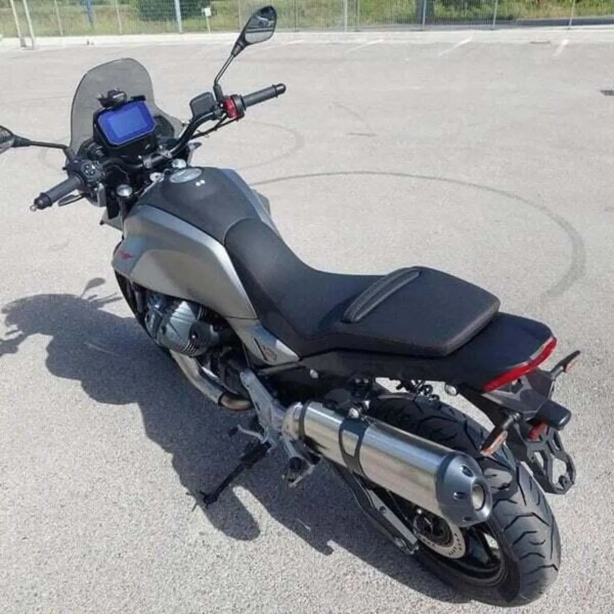 Moto Guzzi V85 Strada (2024 - 26) (7)
