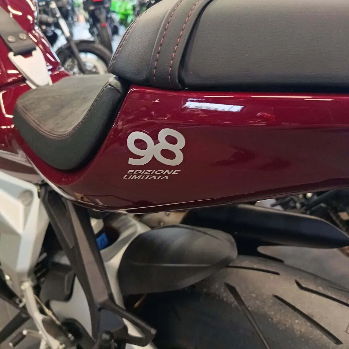 MV Agusta Superveloce 800 98 (2023 - 26) (4)
