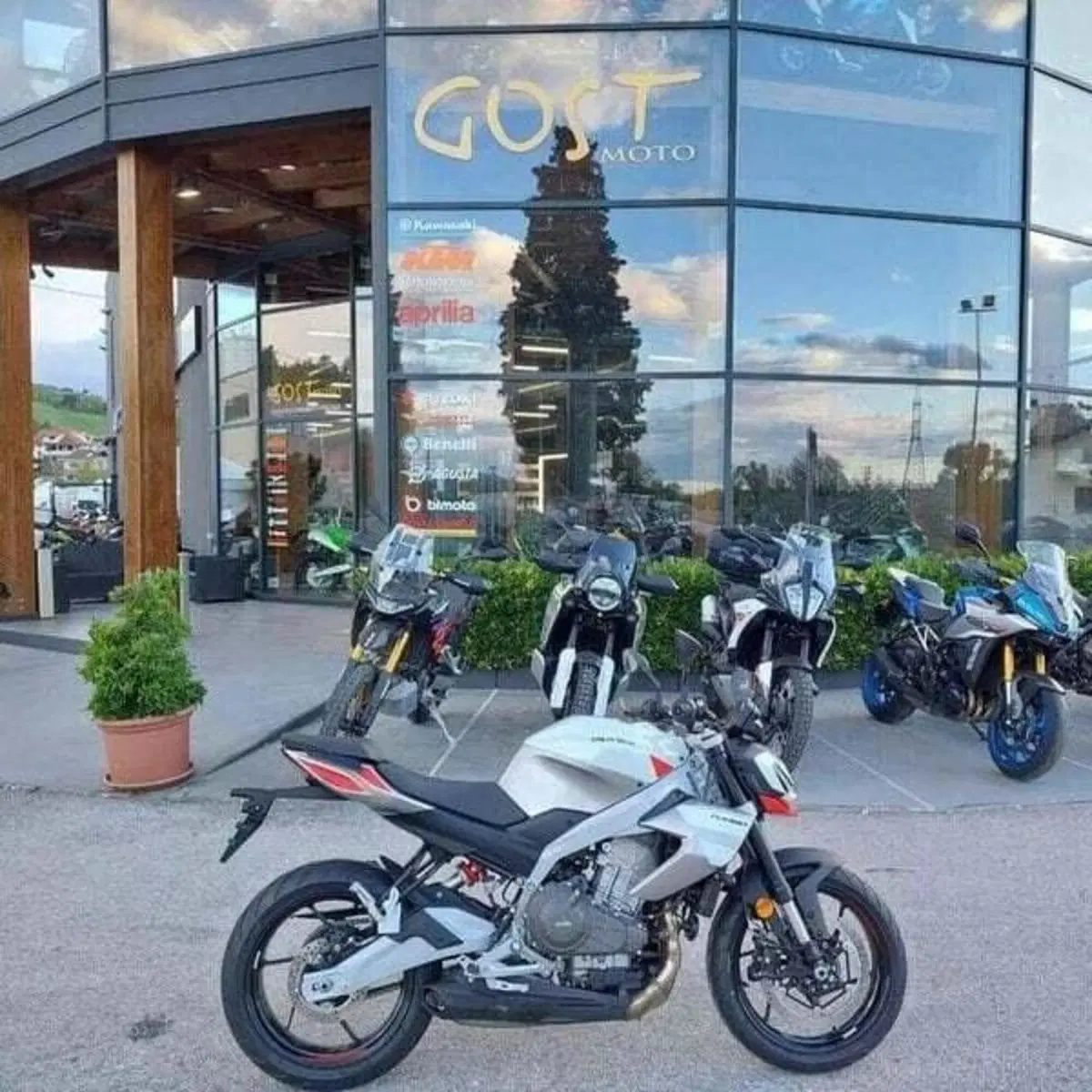 Aprilia Tuono 457 (2025 - 26) (3)