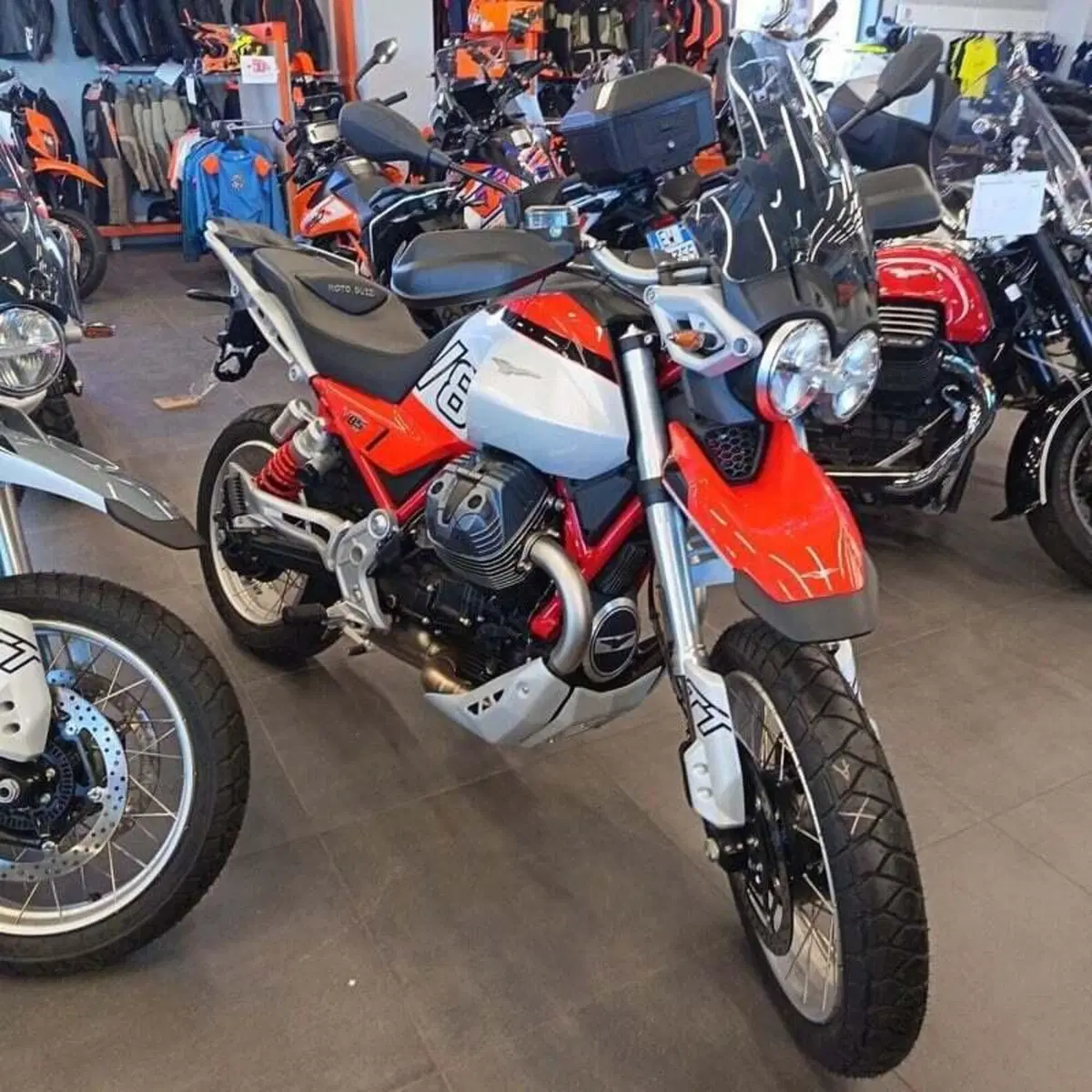 Moto Guzzi V85 TT (2024 - 26) (5)