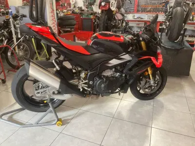 Aprilia Tuono V4 Factory (2025 - 26) usata