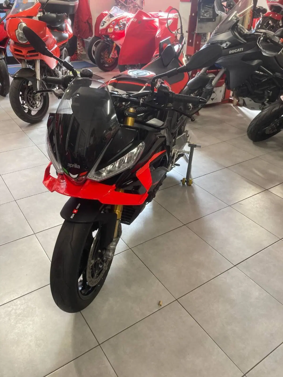Aprilia Tuono V4 Factory (2025 - 26) (3)