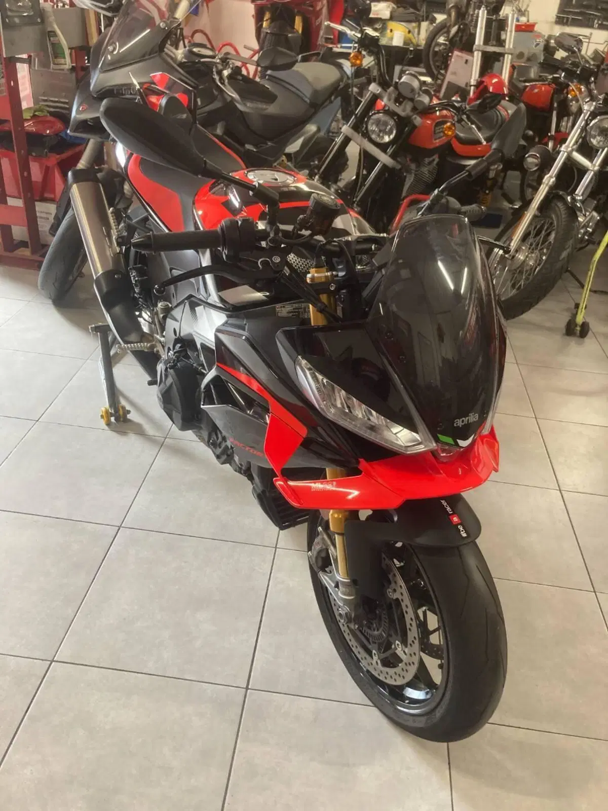 Aprilia Tuono V4 Factory (2025 - 26) (4)