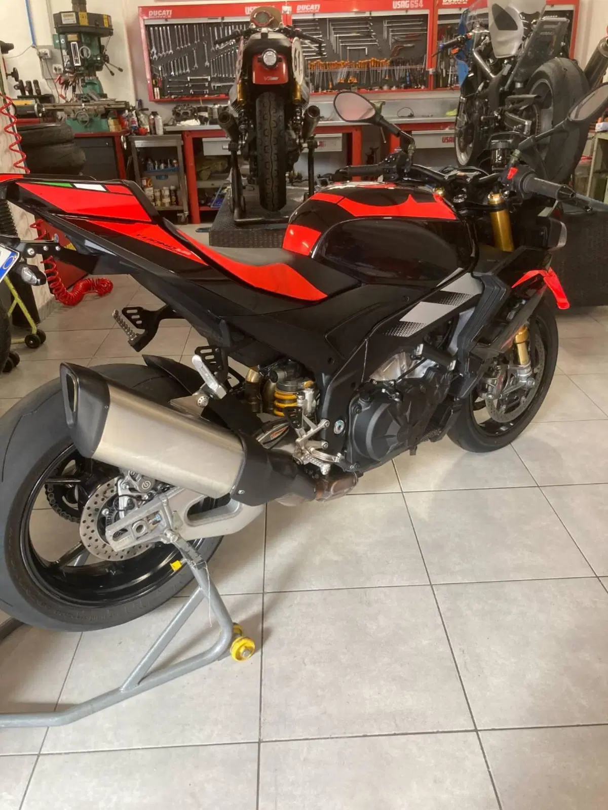 Aprilia Tuono V4 Factory (2025 - 26) (8)