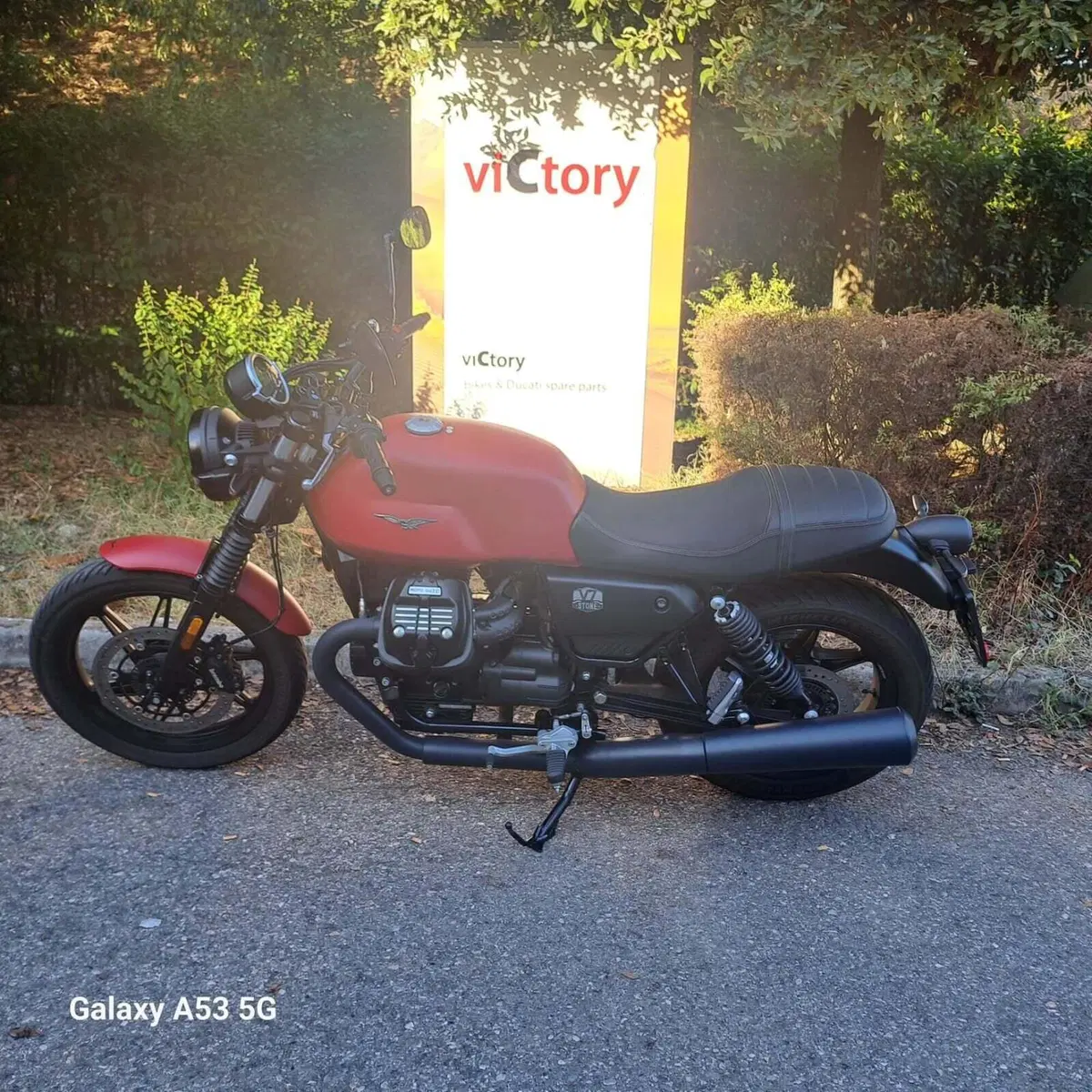 Moto Guzzi V7 Stone (2021 - 24) (2)