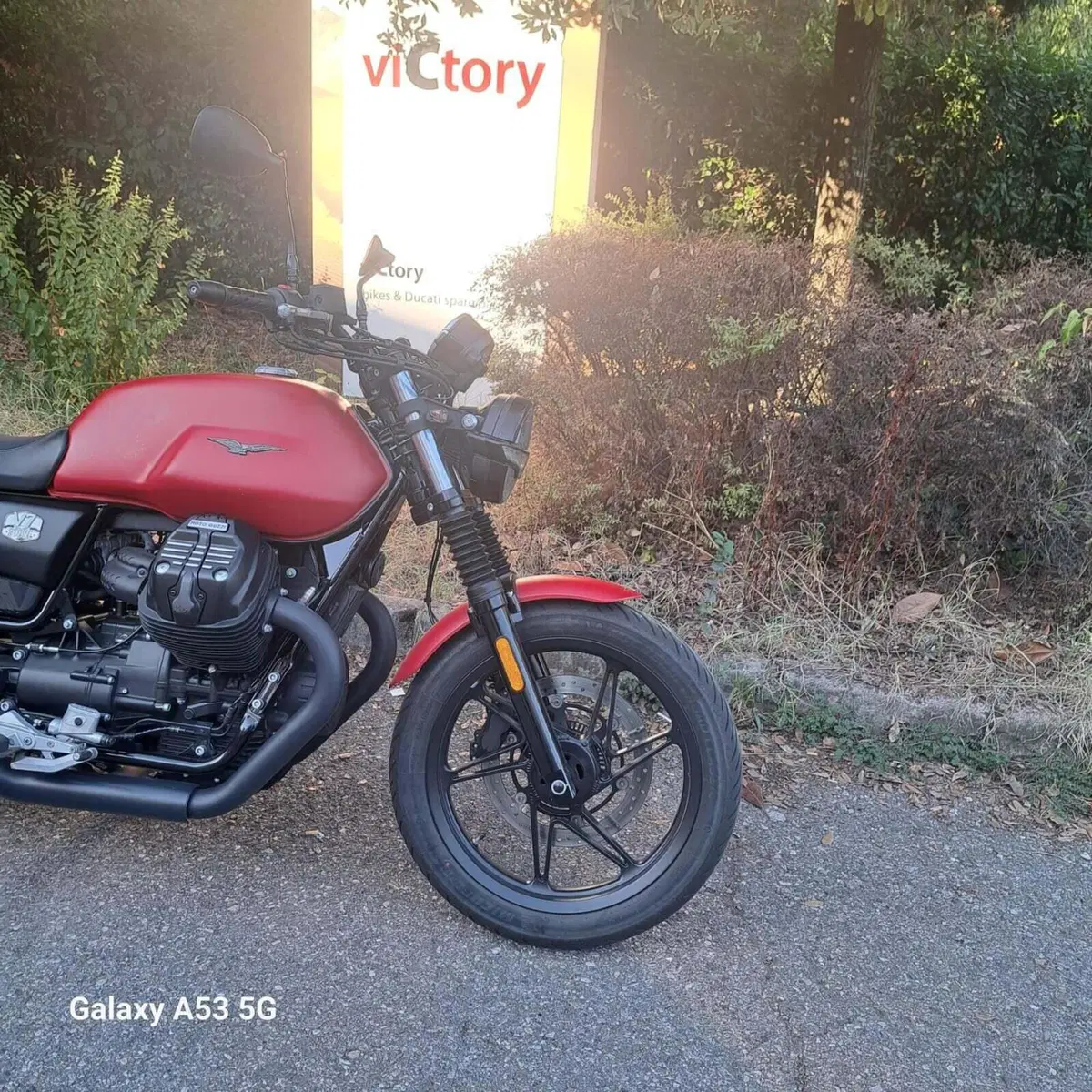 Moto Guzzi V7 Stone (2021 - 24) (3)