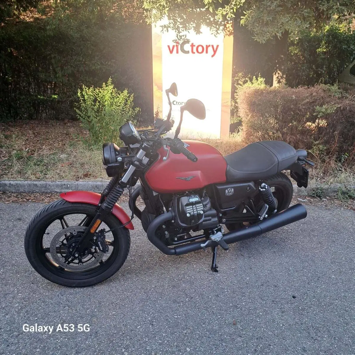 Moto Guzzi V7 Stone (2021 - 24) (7)