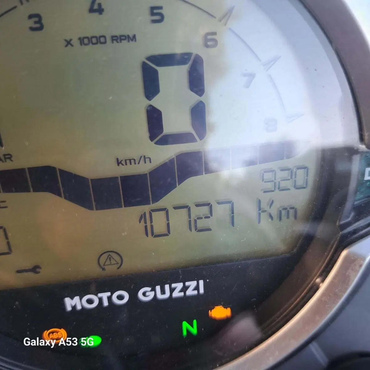 Moto Guzzi V7 Stone (2021 - 24) (8)
