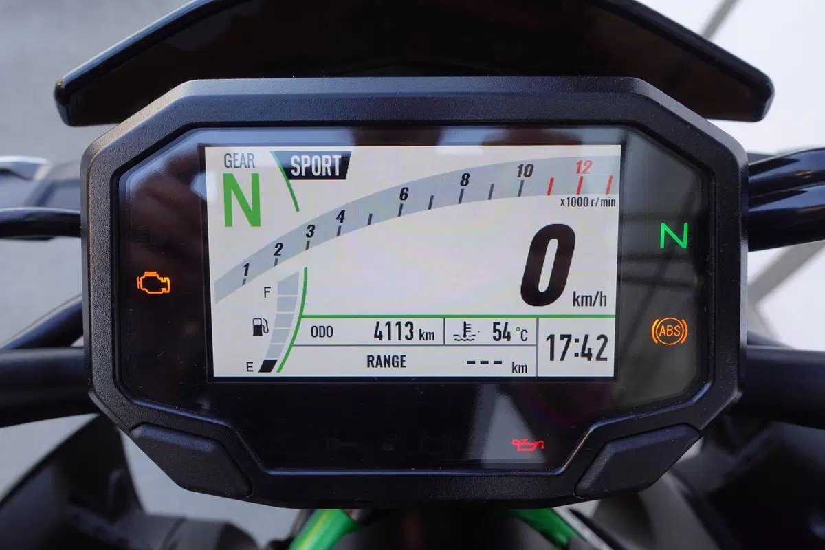 Kawasaki Z 900 SE (2022 - 24) (4)