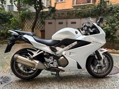 Honda VFR 800 F (2014 - 16) usata