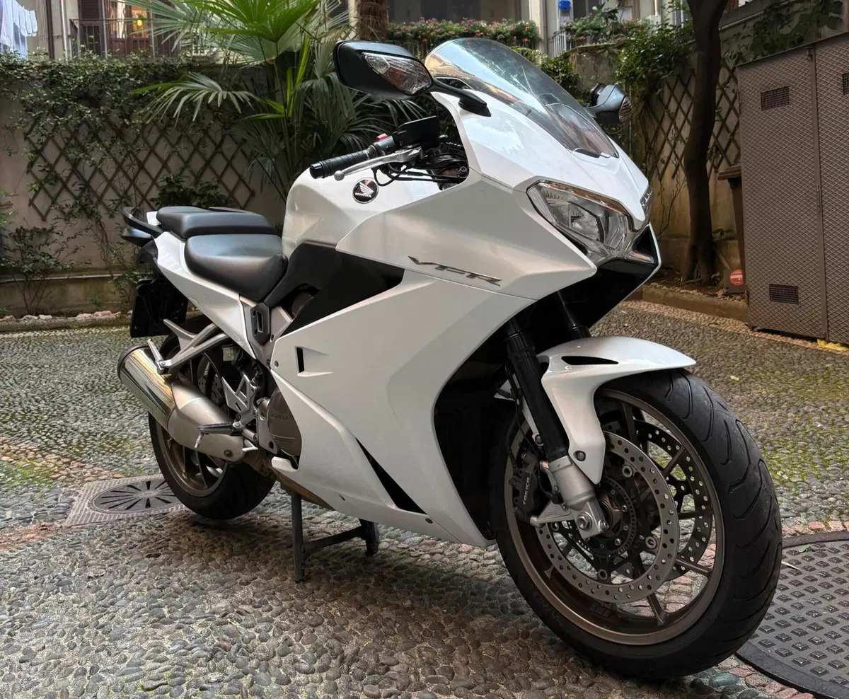 Honda VFR 800 F (2014 - 16) (2)