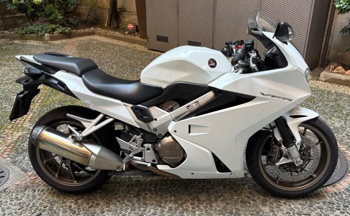 Honda VFR 800 F (2014 - 16) (3)