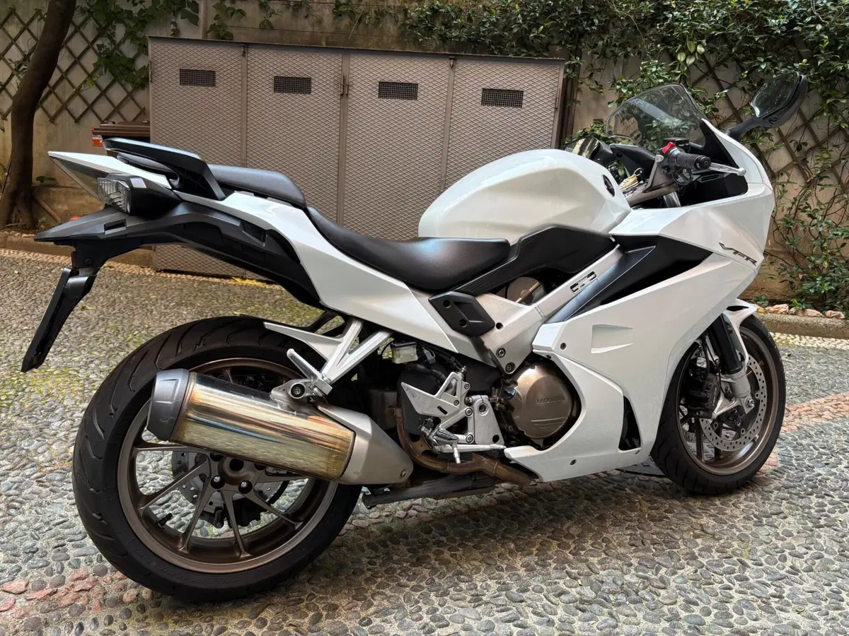 Honda VFR 800 F (2014 - 16) (6)