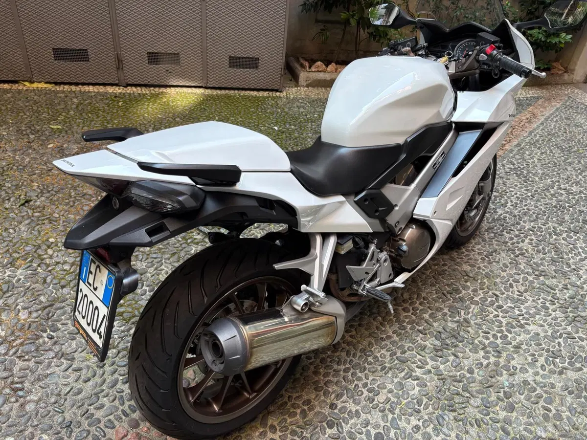 Honda VFR 800 F (2014 - 16) (8)