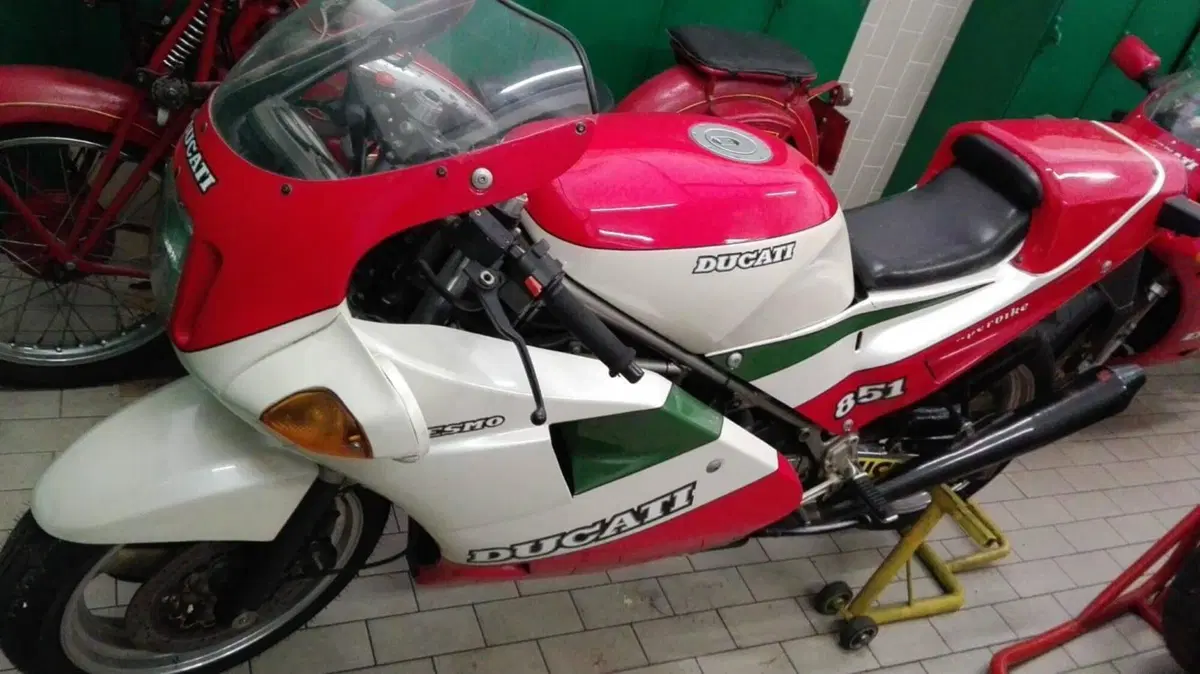 Ducati 851 TRICOLORE (2)