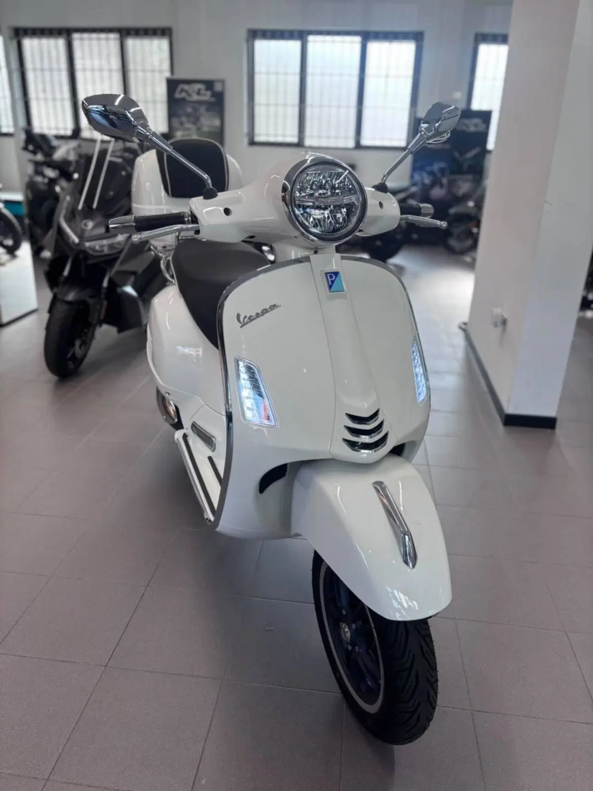 Vespa GTS 310 Super (2025 - 26) (2)