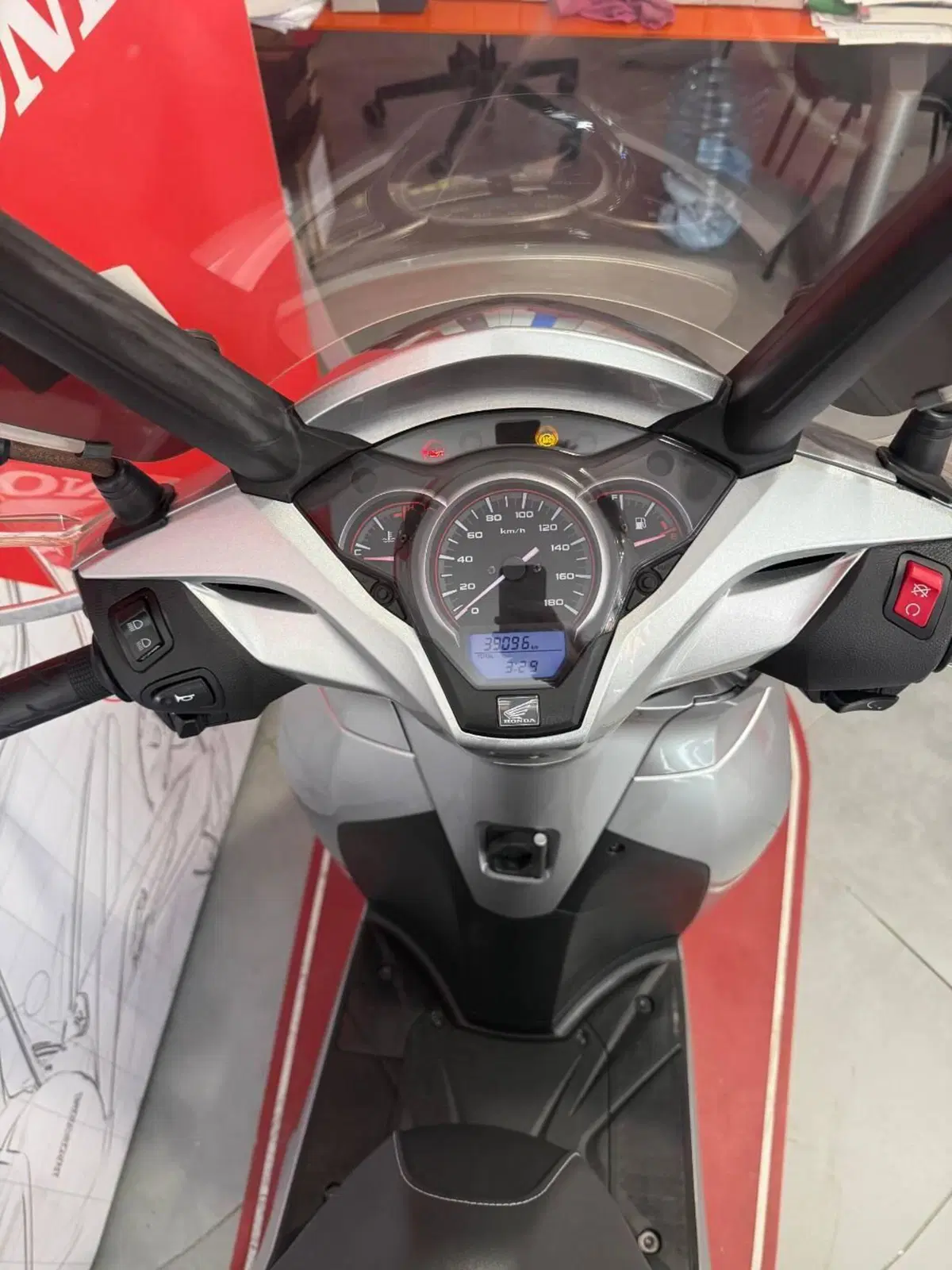 Honda SH 300 i ABS (2016 - 20) (14)