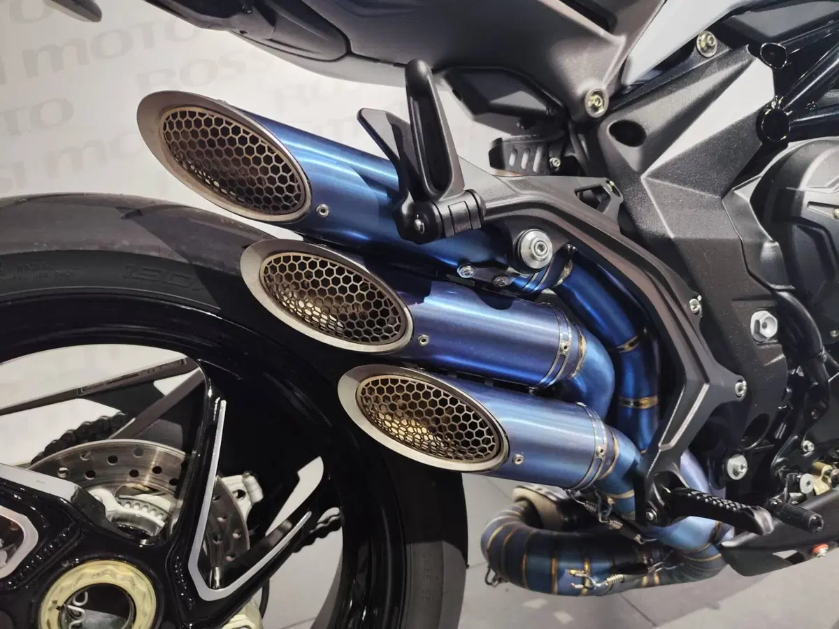 MV Agusta Brutale 800 RR (2021 - 25) (2)