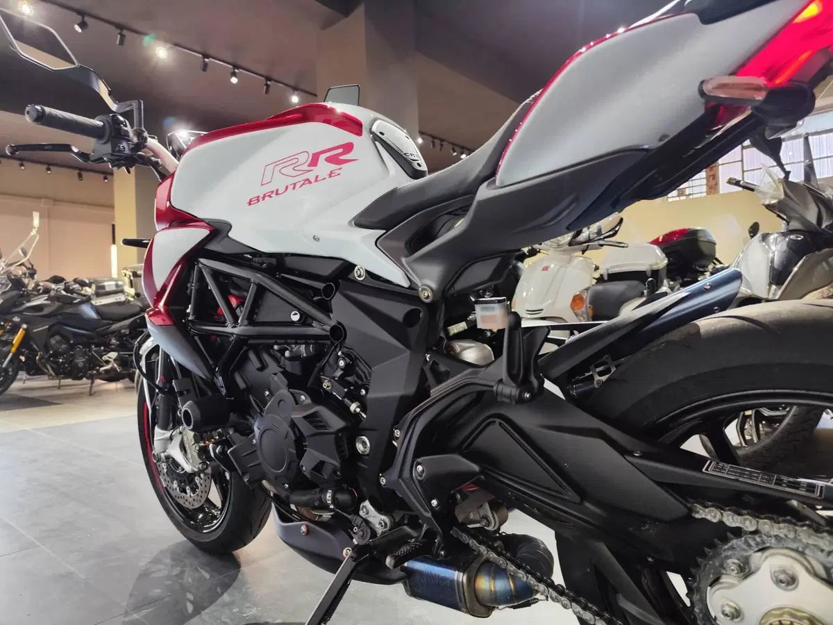 MV Agusta Brutale 800 RR (2021 - 25) (7)