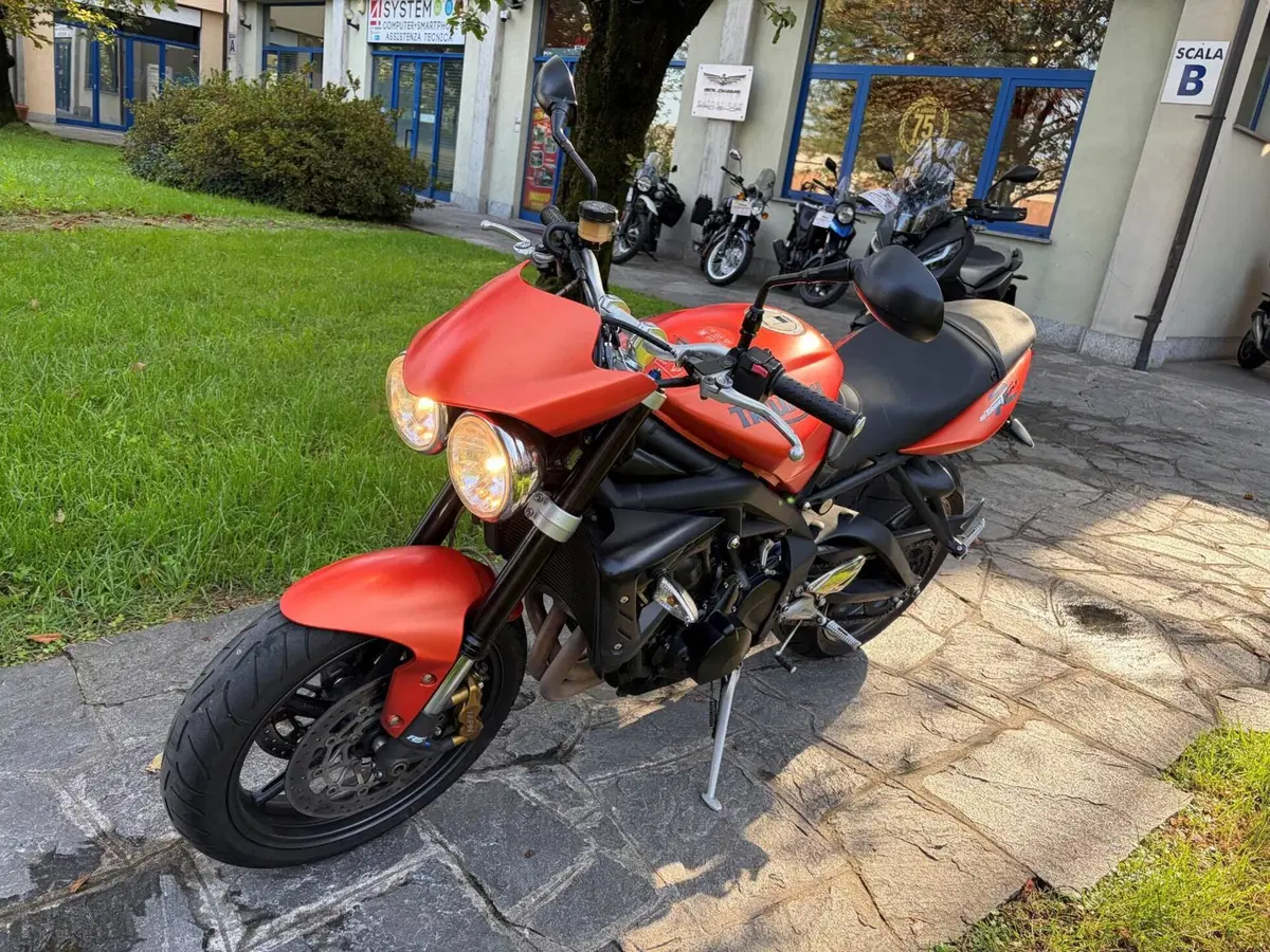 Triumph Street Triple R (2009 - 12) (2)