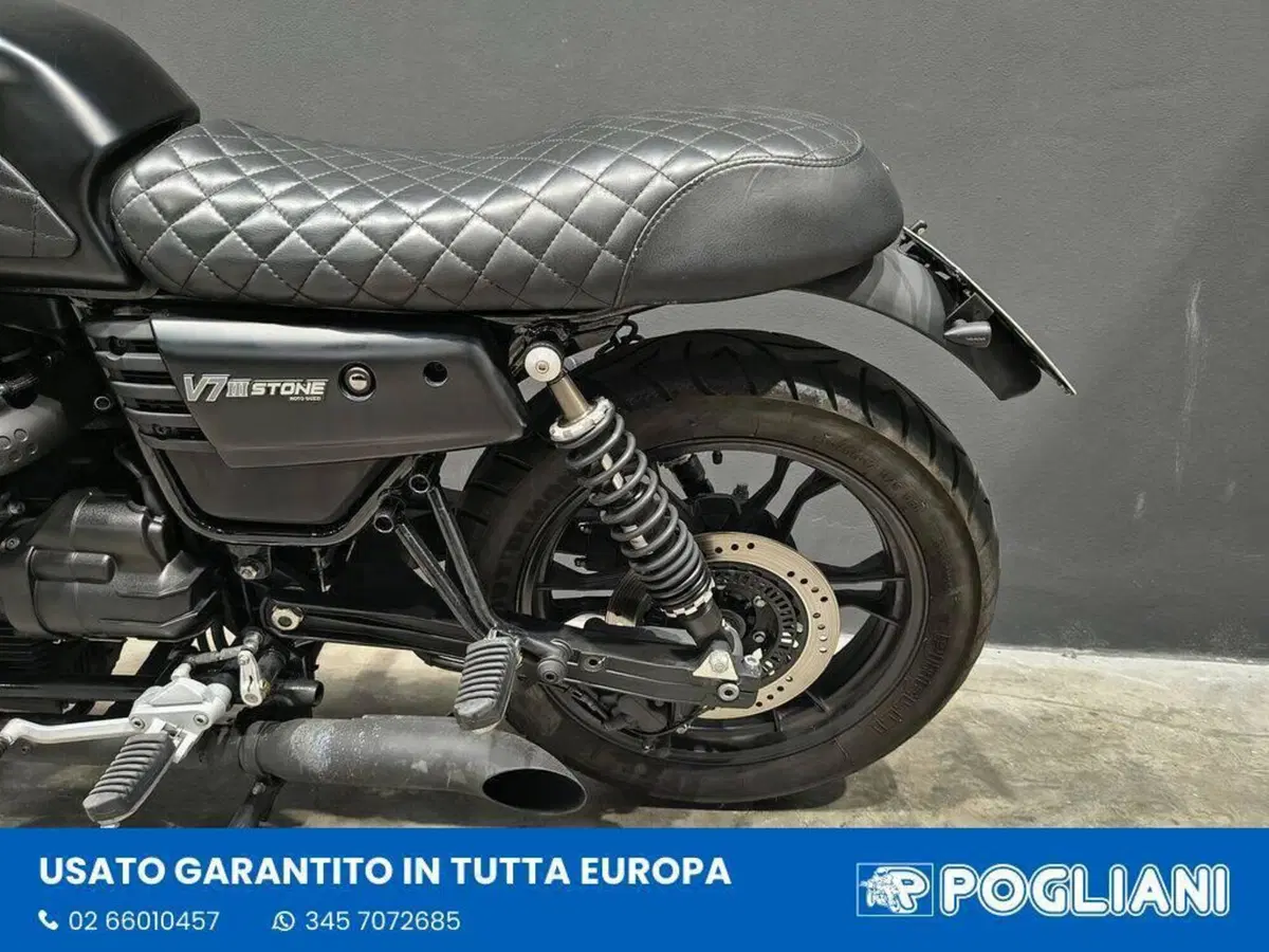 Moto Guzzi V7 III Stone (2017 - 20) (8)