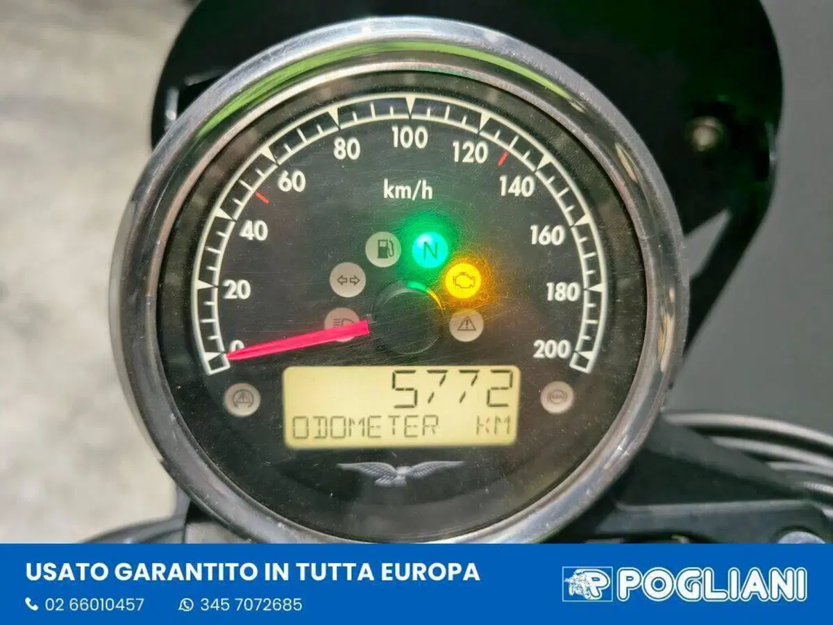 Moto Guzzi V7 III Stone (2017 - 20) (11)