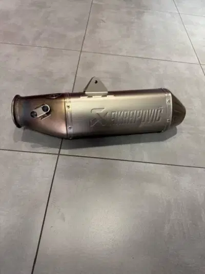 Terminale Akrapovic in titanio Husqvarna 701