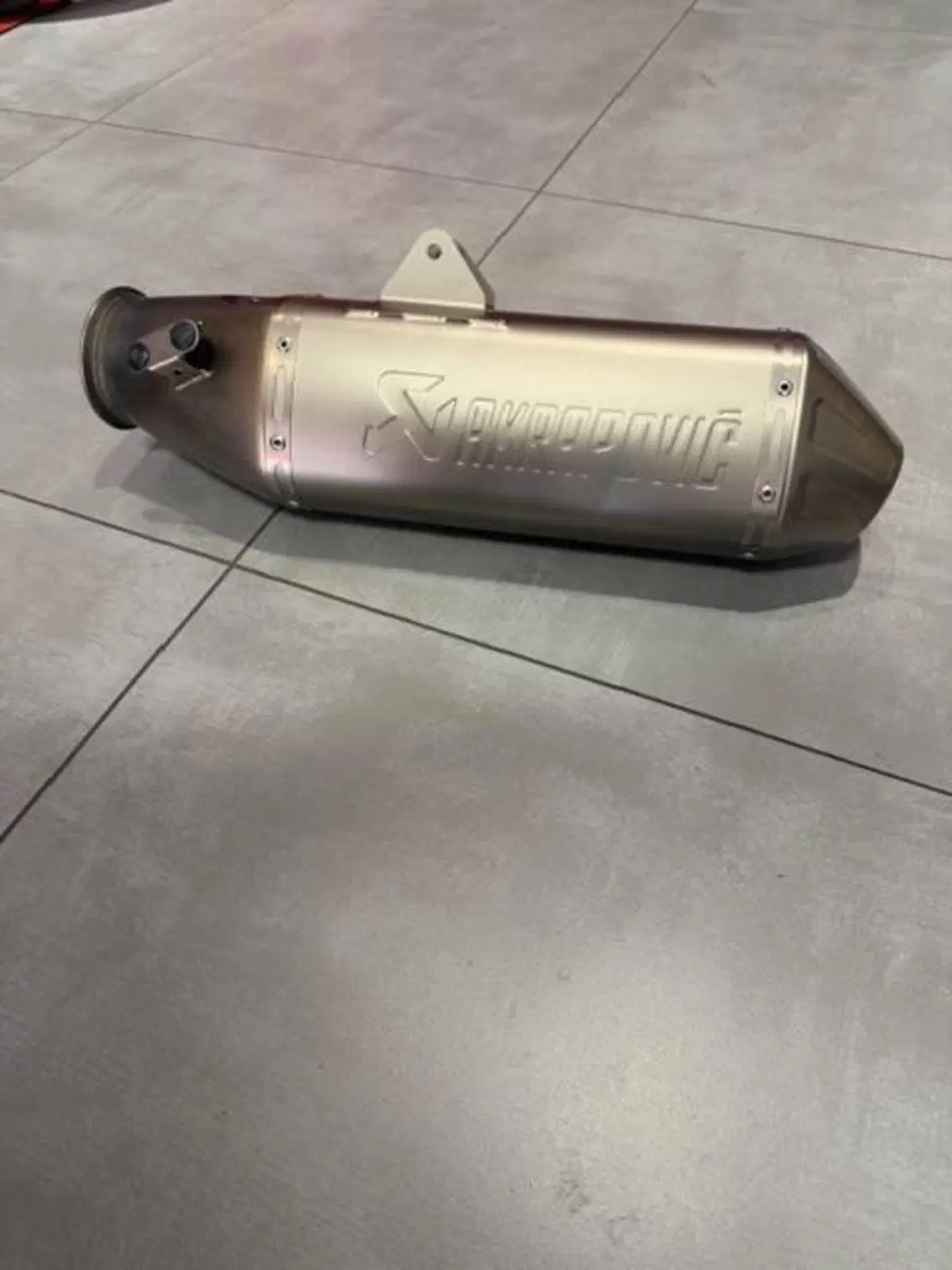 Terminale Akrapovic in titanio Husqvarna 701 (2)