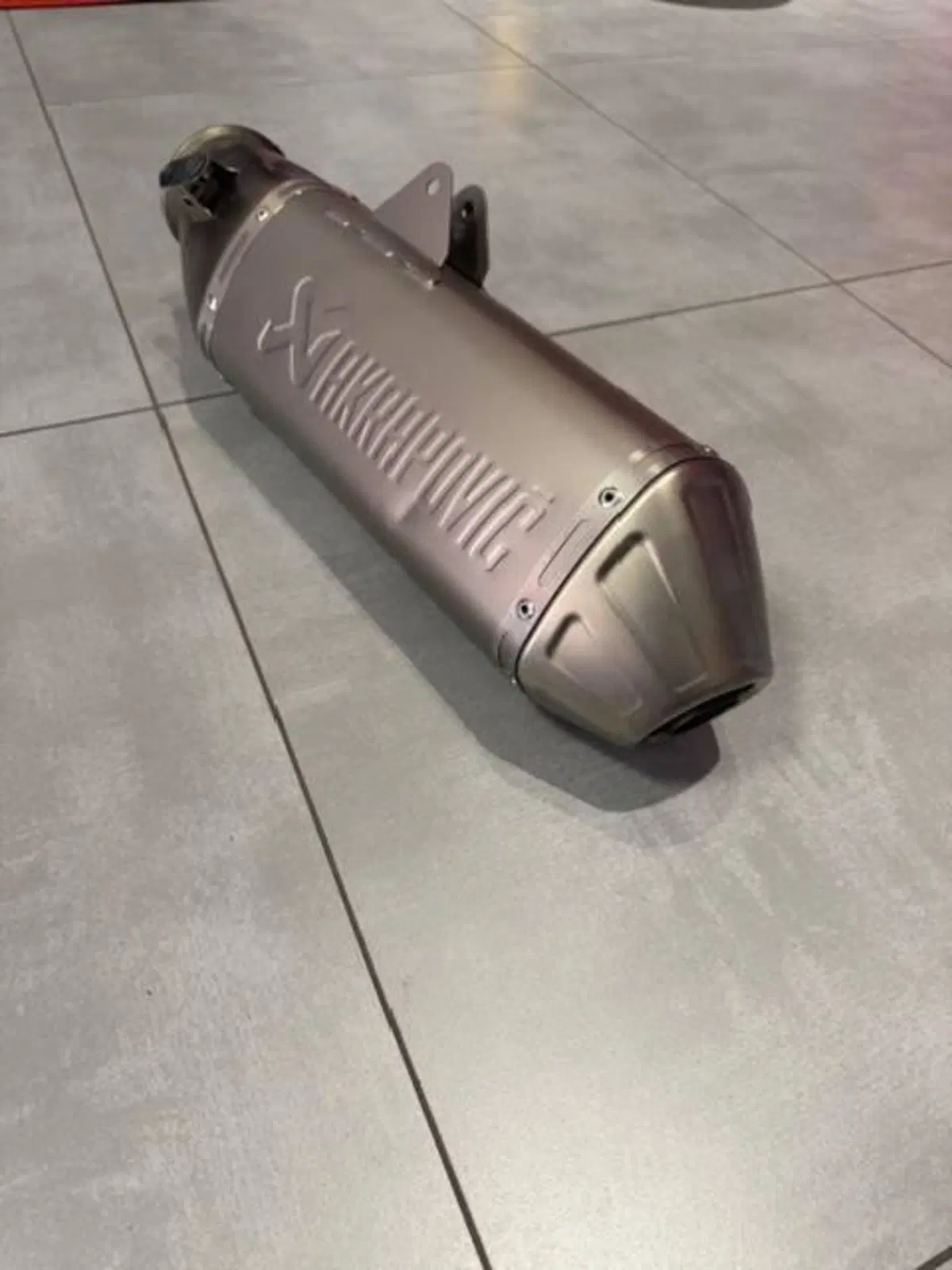 Terminale Akrapovic in titanio Husqvarna 701 (3)
