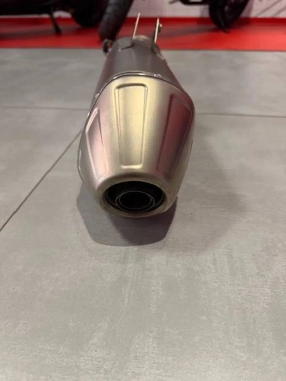 Terminale Akrapovic in titanio Husqvarna 701 (4)