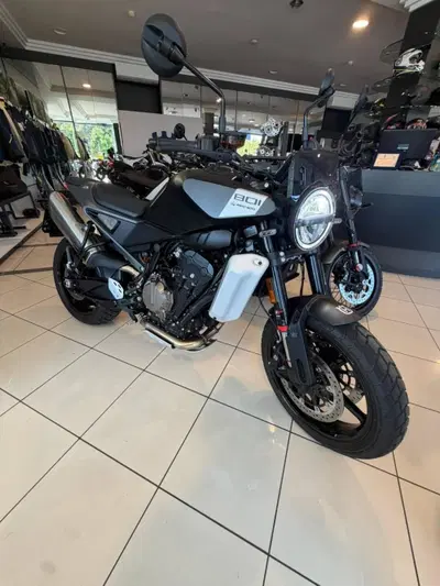 Husqvarna Svartpilen 801 L (2025 - 26) usata