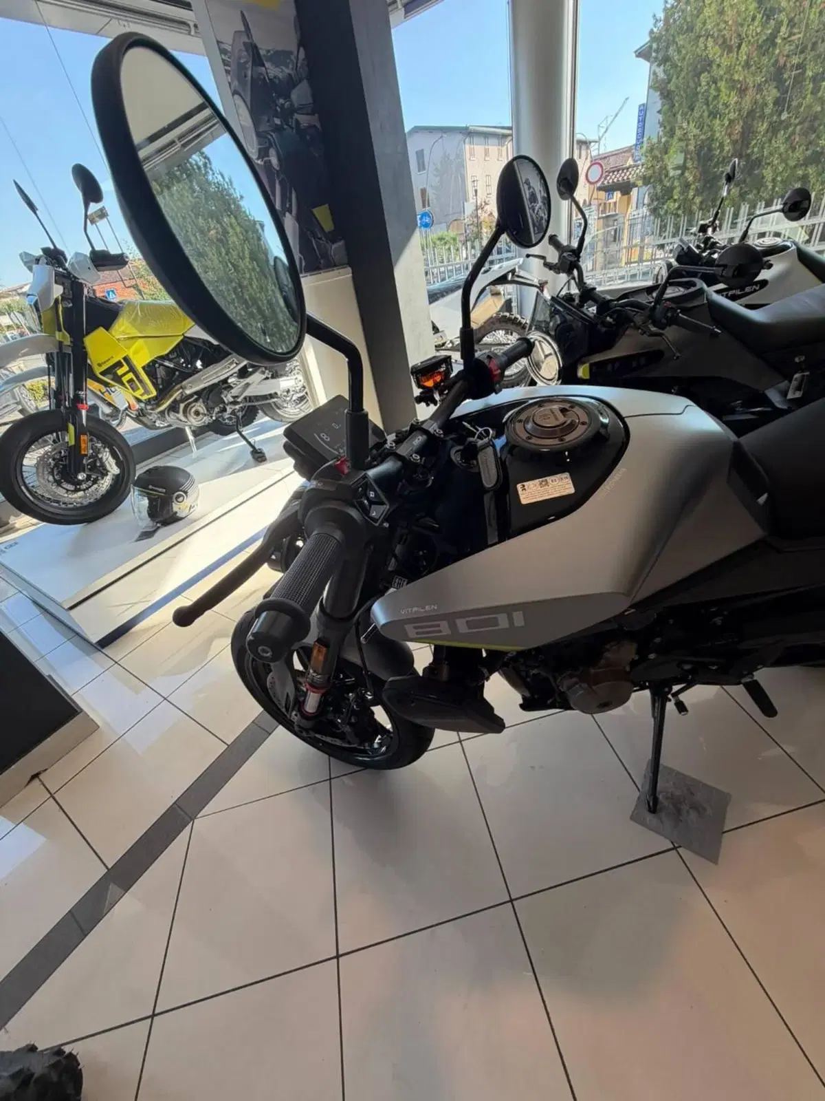 Husqvarna Vitpilen 801 L (2025 - 26) (2)