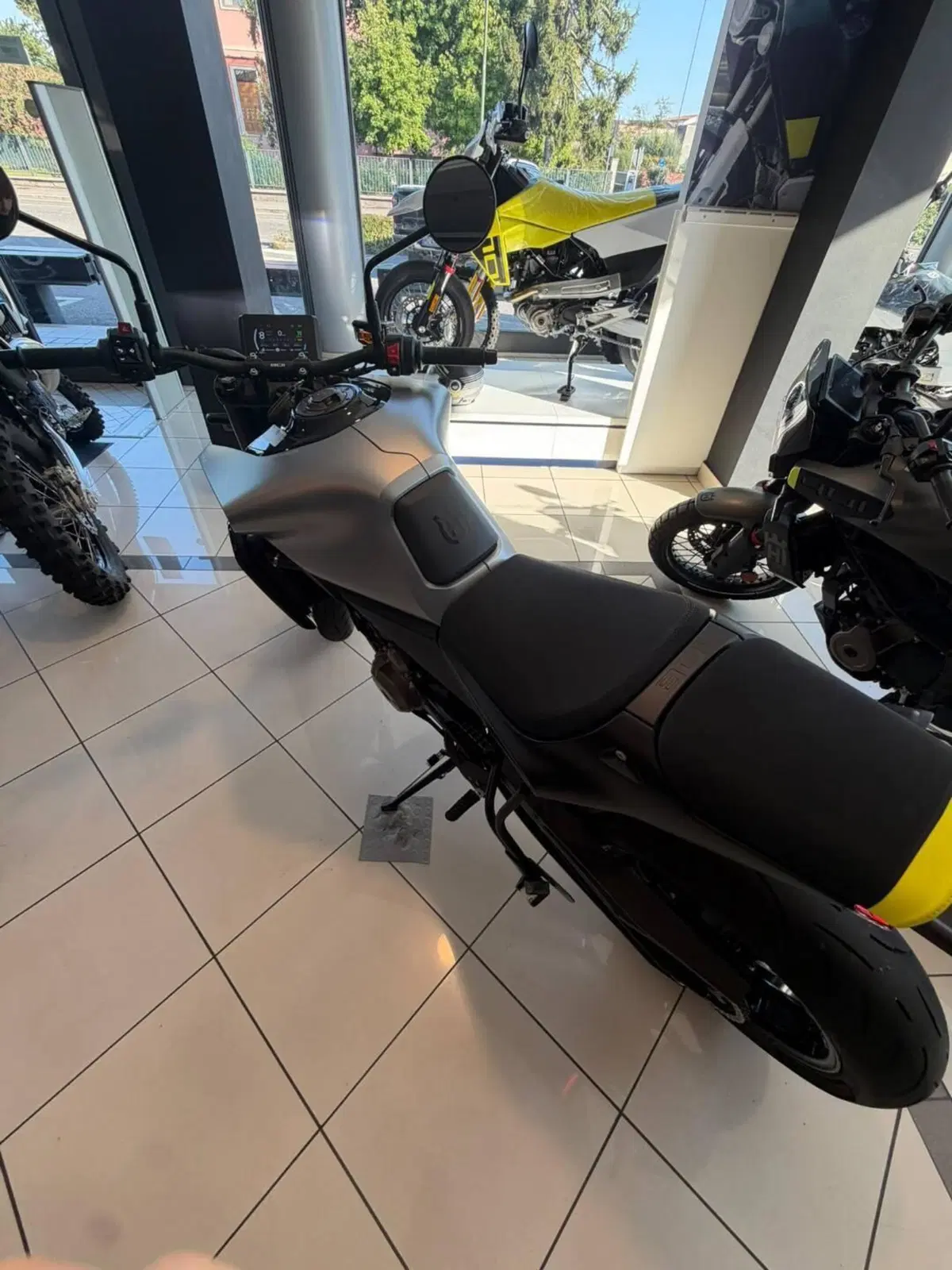Husqvarna Vitpilen 801 L (2025 - 26) (3)